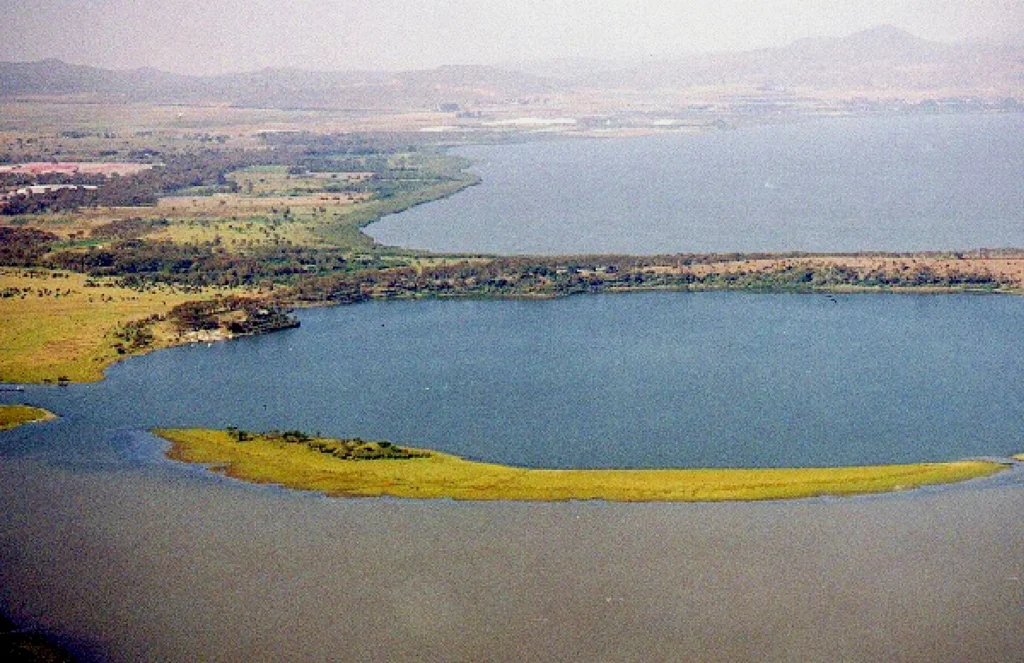 The Lake That Appears and Disappears